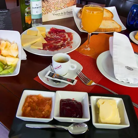 Hospederia Virgen De La Fuente *